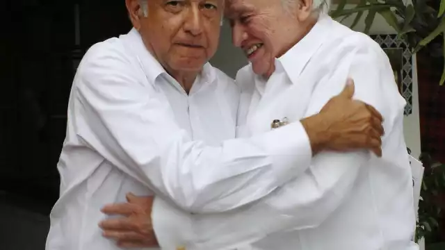 Como presidente electo, Andrés Manuel López Obrador se encontró con Don Mario Renato Menéndez el 13 de octubre de 2018