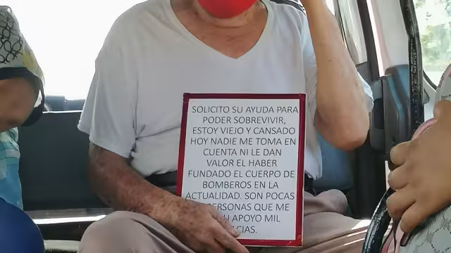 El adulto mayor pide ayuda en transporte público de Ciudad del Carmen