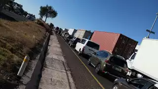 Así luce la cola de autos