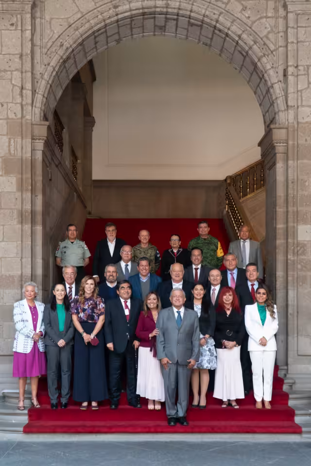 El Presidente compartió una fotografía de la reunión que tuvo con los gobernadores