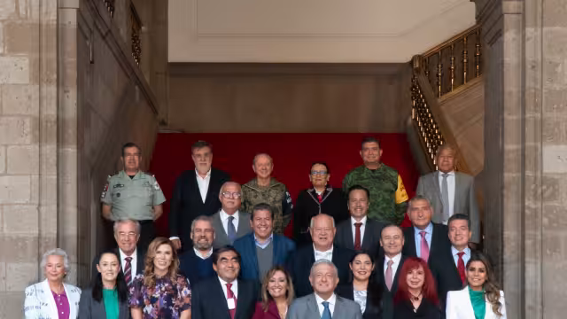 El Presidente compartió una fotografía de la reunión que tuvo con los gobernadores