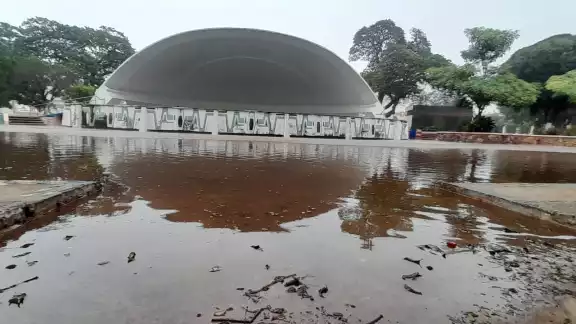 La Onda Tropical 17 causa intensas lluvias, tormentas eléctricas y fuertes vientos en Campeche.