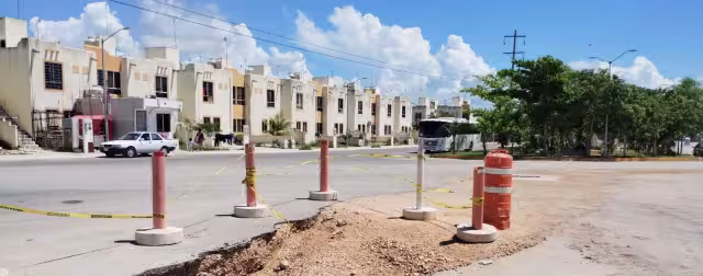 Vecinos de Villas del Sol en Playa del Carmen denunciaron que la instalación de una tubería afectó el suministro de agua