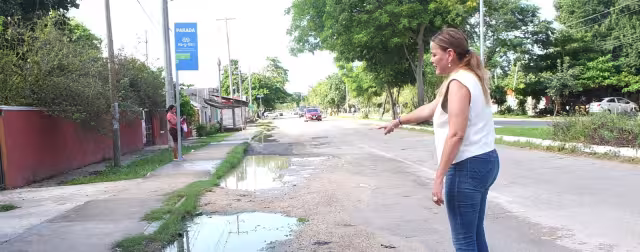 Cecilia Patrón constató los encharcamientos por el mal estado de las calles