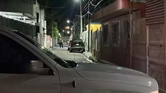 Agentes ministeriales y efectivos castrenses realizaron dos operativos simultáneos en la ciudad por denuncias anónimas de venta de narcóticos