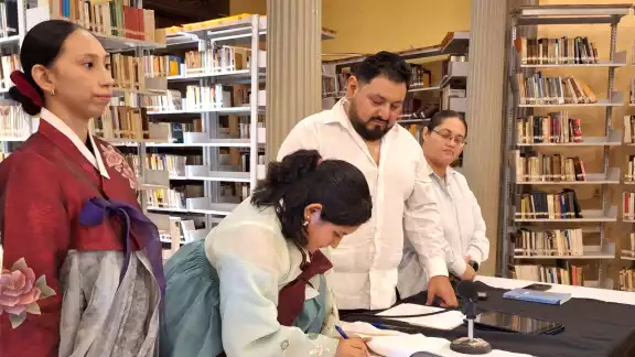 La ceremonia se realizó en la Biblioteca Manuel Cepeda Peraza