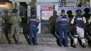 Autoridades aseguran drogas y armas en siete cateos en Chetumal