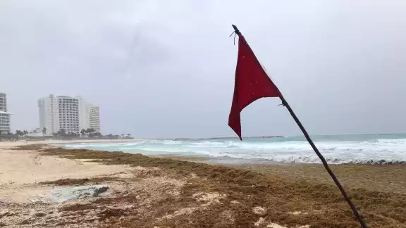 Playa Forum tiene la bandera roja de prohibido ingresar al mar