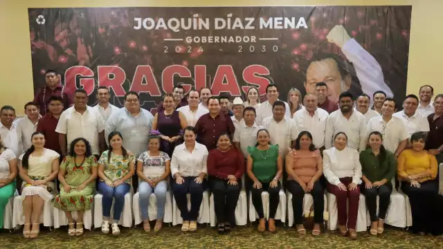 Joaquín Díaz Mena se reunió con los alcaldes electos de Morena en Yucatán