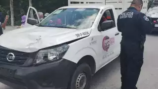 El chofer del vehículo de Servicios Públicos del Ayuntamiento de Cancún fue detenido y llevado a las instalaciones de la Policía de la ciudad