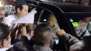 AMLO logra ingresar a Cuartel Militar en Chiapas, tras ser retenido en bloqueo de la CNTE