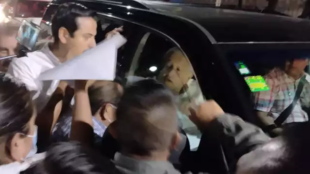 AMLO tardó cerca de dos horas retenido por manifestantes de la CNTE