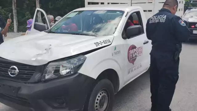 El chofer del vehículo de Servicios Públicos del Ayuntamiento de Cancún fue detenido y llevado a las instalaciones de la Policía de la ciudad