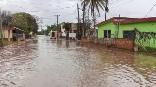Tormenta eléctrica causó inundaciones y apagones en Lázaro Cárdenas