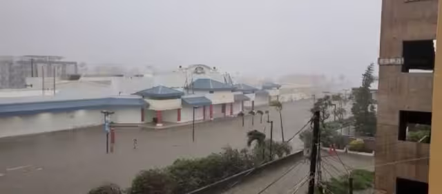 El Huracán Lisa provocó el desprendimiento de algunos techos de viviendas, la caída de varios árboles e inundaciones