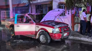 Prenden fuego a camioneta en la colonia Cuauhtémoc de Ciudad del Carmen