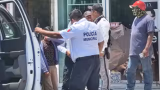 Rescatan a niña que vendía dulces con golpes en el rostro en Carmen; investigan maltrato infantil