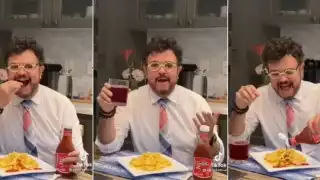 Tras décadas de onocerse, Aleks Syntek revela que es el autor de la canción de la salsa catsup de La Costeñas