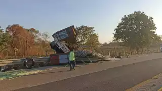 Colisionan dos tráileres  en la carretera federal Campeche - Mérida