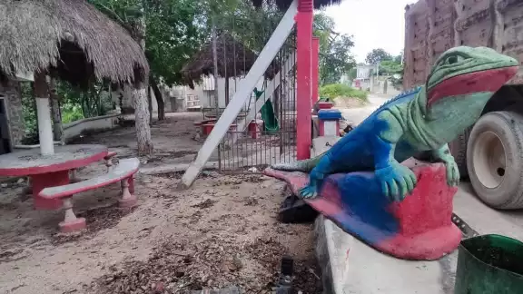 Hace años se construyó una cancha en el sitio de recreación. Hace años se construyó una cancha en el sitio de recreación.
