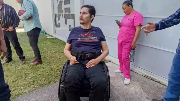 Sus vecinos lo golpearon porque su mascota defecaba en su jardín