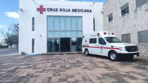 Los extrabajadores aseguran que ninguno de los paramédicos de la Cruz Roja en Playa del Carmen están certificados