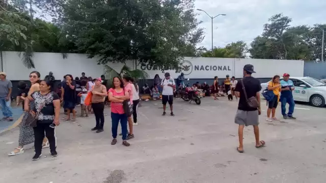 Se manifestaron en la Fiscalía General del Estado (FGE) para confrontar a las autoridades, ya que aseguraron que los policías municipales agredieron a ciudadanos a golpes