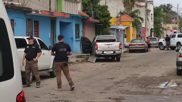 Aseguran drogas y detienen a cinco personas en cateo realizado en Playa del Carmen