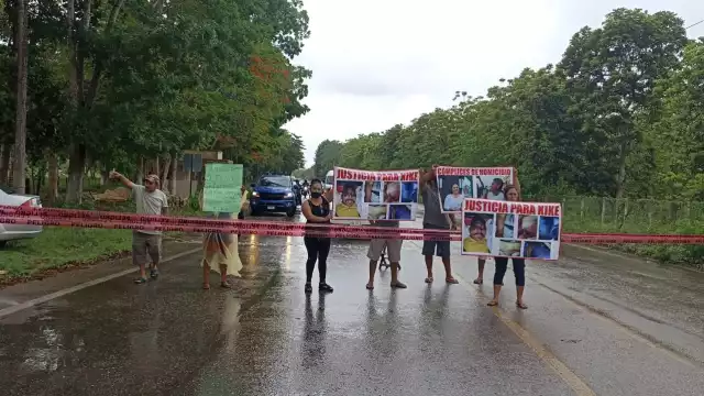 Familiares del hombre que murió a bordo de una patrulla en Akil cerraron la carretera para pedir que las autoridades les den respuestas