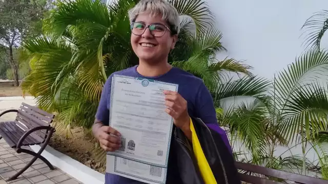 Jax Pacheco cumplió la meta de ser la primera persona en Quintana Roo en contar con su acta de nacimiento con el término género no binario