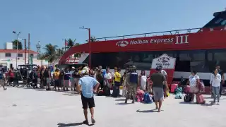 Inicia la evacuación de  más de dos mil personas en Holbox 