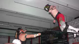 Presentan gran espectáculo de lucha libre en Cancún