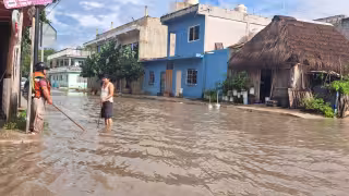 Calles de Tulum presentan severas inundaciones tras las lluvias mañaneras