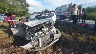El choque fue ocasionado al intentar no atropellar a un par de motociclistas