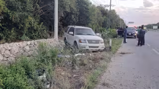 Conductor provoca choque en el tramo Playa del Carmen–Tulum y deja daños materiales