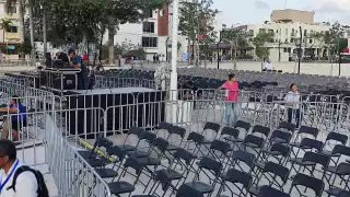 A media hora de comenzar el evento, Xóchitl Gálvez aún no recibe público en Playa del Carmen