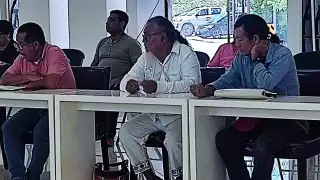 “Si está durmiendo o trabajando, lo único que sé es que cobra puntualmente su cheque”, sacerdote maya, Luis Nah