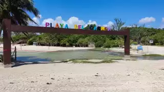 Sitios como el cenote de Punta Esmeralda en Playa del Carmen se llenan de residuos como bolsas de plástico y envases de bebidas, indicó la ambientalista