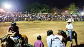 Renán Barrera 'solapa' torneos de lazo ilegales en Sierra Papacal, Mérida