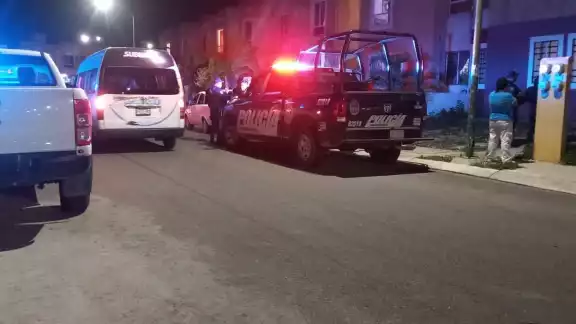 La policía atendió el llamado de emergencia tras hallar a un hombre que se sucidó. Foto: Por Esto! La policía atendió el llamado de emergencia tras hallar a un hombre que se sucidó. Foto: Por Esto!