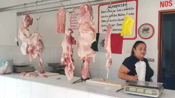 La venta de carne de puerco y pollo es minima estos últimos días