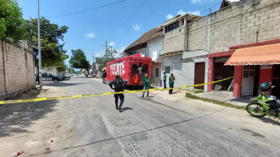 La zona donde ocurrió el asalto fue acordonada en espera de la Policía de Investigación de la Fiscalía General del Estado La zona donde ocurrió el asalto fue acordonada en espera de la Policía de Investigación de la Fiscalía General del Estado