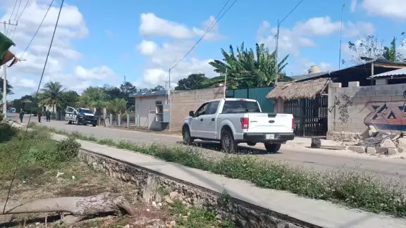 Los elementos policiacos de Kantunilkín acordonaron la zona del hallazgo el cadáver de la mujer Los elementos policiacos de Kantunilkín acordonaron la zona del hallazgo el cadáver de la mujer