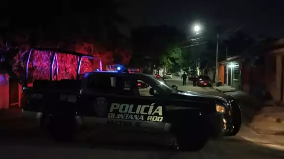 El taxista corrió para no ser ejecutado, dejando su unidad, la cual fue robada El taxista corrió para no ser ejecutado, dejando su unidad, la cual fue robada