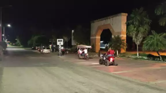La caravana partió del parque San Juan, bajó al centro y continuó hasta la salida hacia Polyuc La caravana partió del parque San Juan, bajó al centro y continuó hasta la salida hacia Polyuc