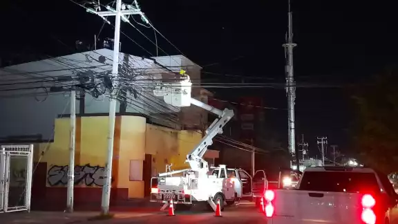 La CFE logró reanudar el servicio eléctrico La CFE logró reanudar el servicio eléctrico
