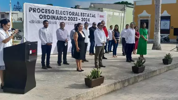 Ceremonia cívica del IEEC en el parque de San Francisco