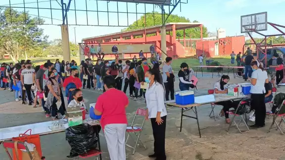 En este primer día de la jornada hasta las nueve de la mañana se habían registrado alrededor de 200 jóvenes del rango de edad En este primer día de la jornada hasta las nueve de la mañana se habían registrado alrededor de 200 jóvenes del rango de edad
