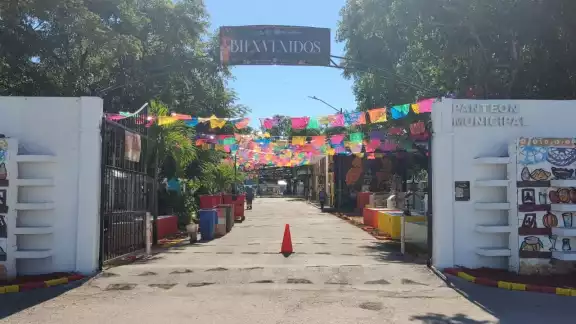 Decoran el panteón municipal para celebrar el Hanal Pixán Decoran el panteón municipal para celebrar el Hanal Pixán