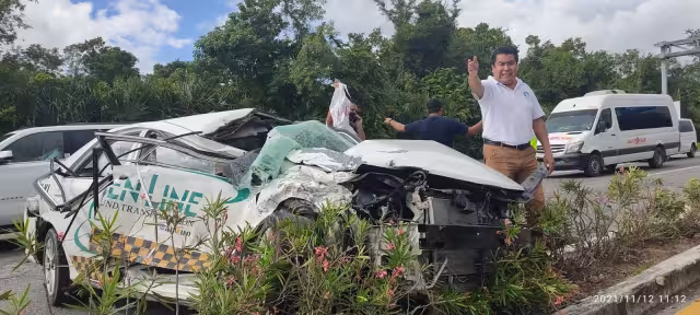 El saldo de este percance fueron tres personas lesionadas y daños materiales de gran cuantía